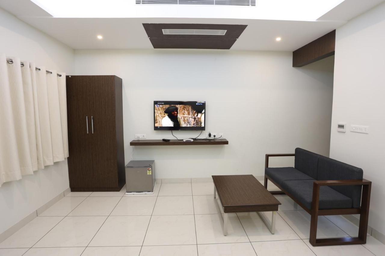 Отель Lgp Residency Tiruchirappalli Экстерьер фото